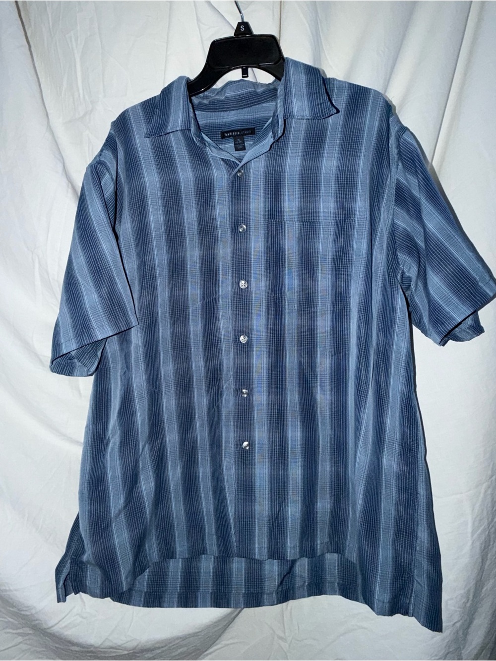 Van Heusen Men's Blue Striped Short-Sleeve Button-Down Shirt